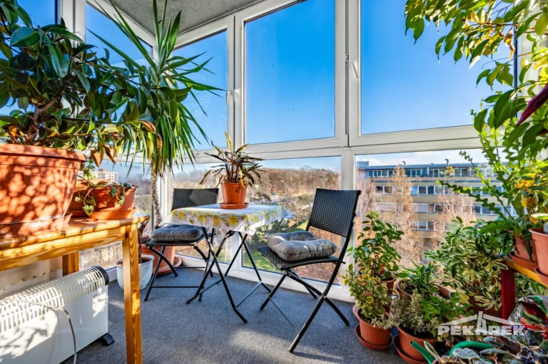 Prodej bytu 3+1 se zimní zahradou a balkonem Praha 8 Troja
