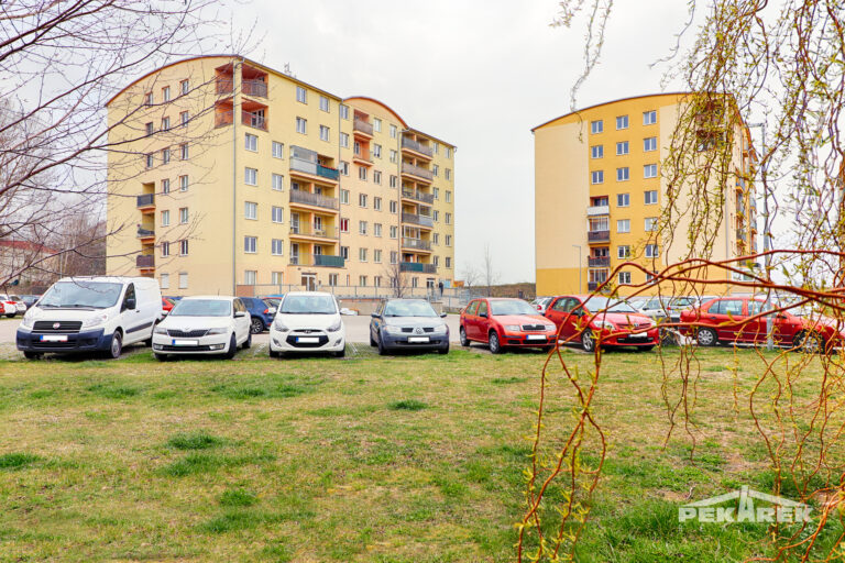 Prodej bytu 2+kk s lodžií a parkovacím stáním, Klecany
