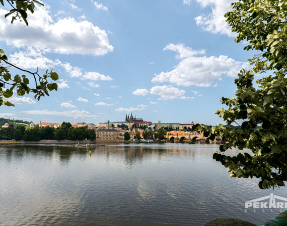 okolí domu - prodej bytu 6+1 Praha 1