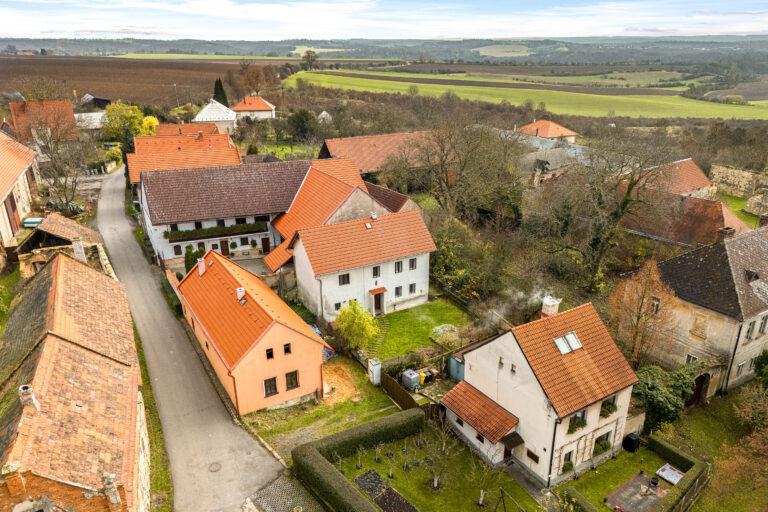 150 let historie ve Vysoké u Mělníka: Prodej rodinného domu, který nešlo uspěchat