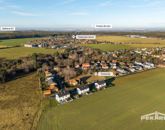 Stavební pozemek na prodej v Srbíně - letecký záběr na lokalitu
