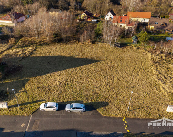 Stavební pozemek v Srbíně - čelní pohled