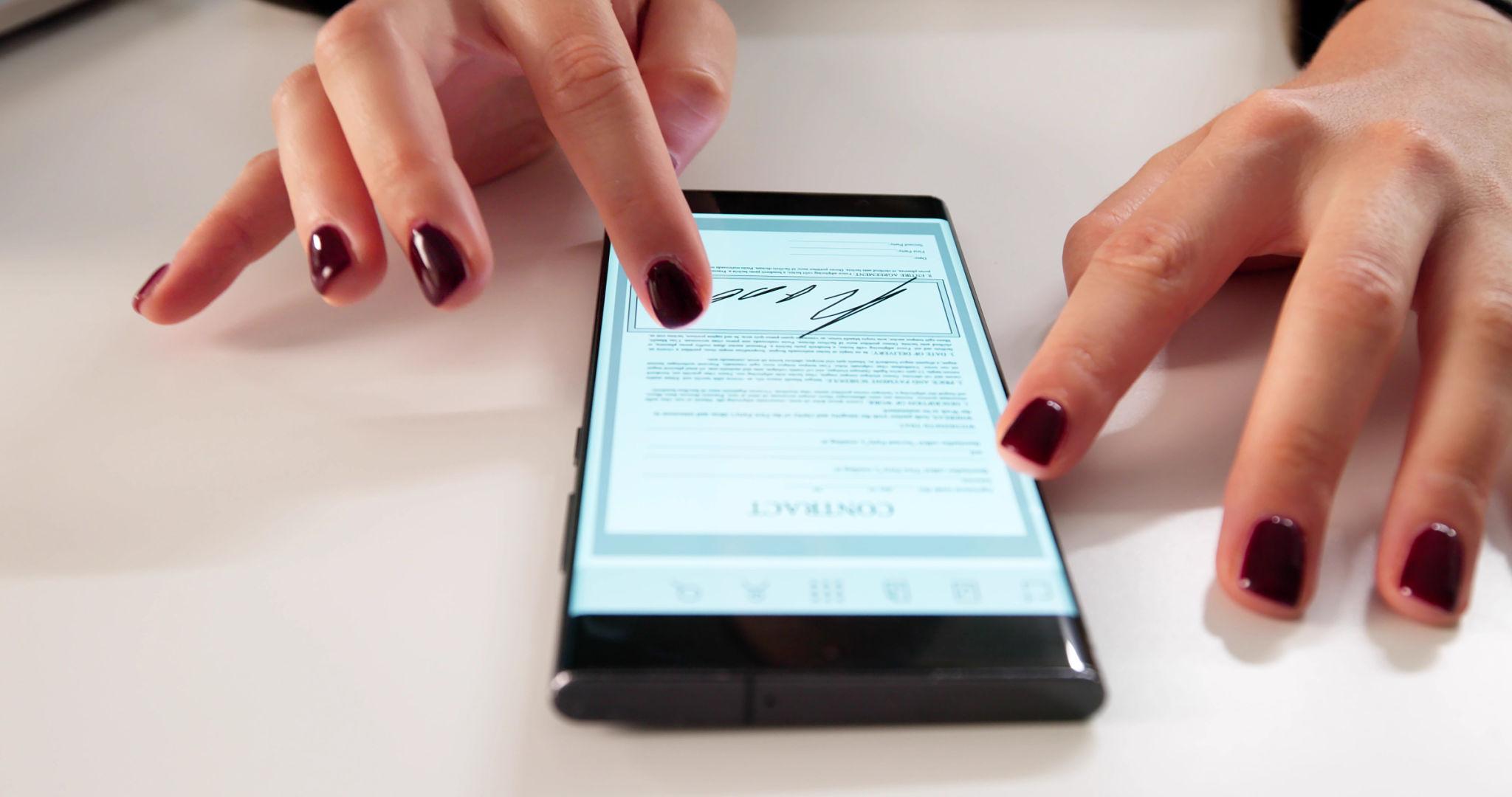 Elektronický podpis smlouvy o prodeji nemovitosti přes mobilní telefon