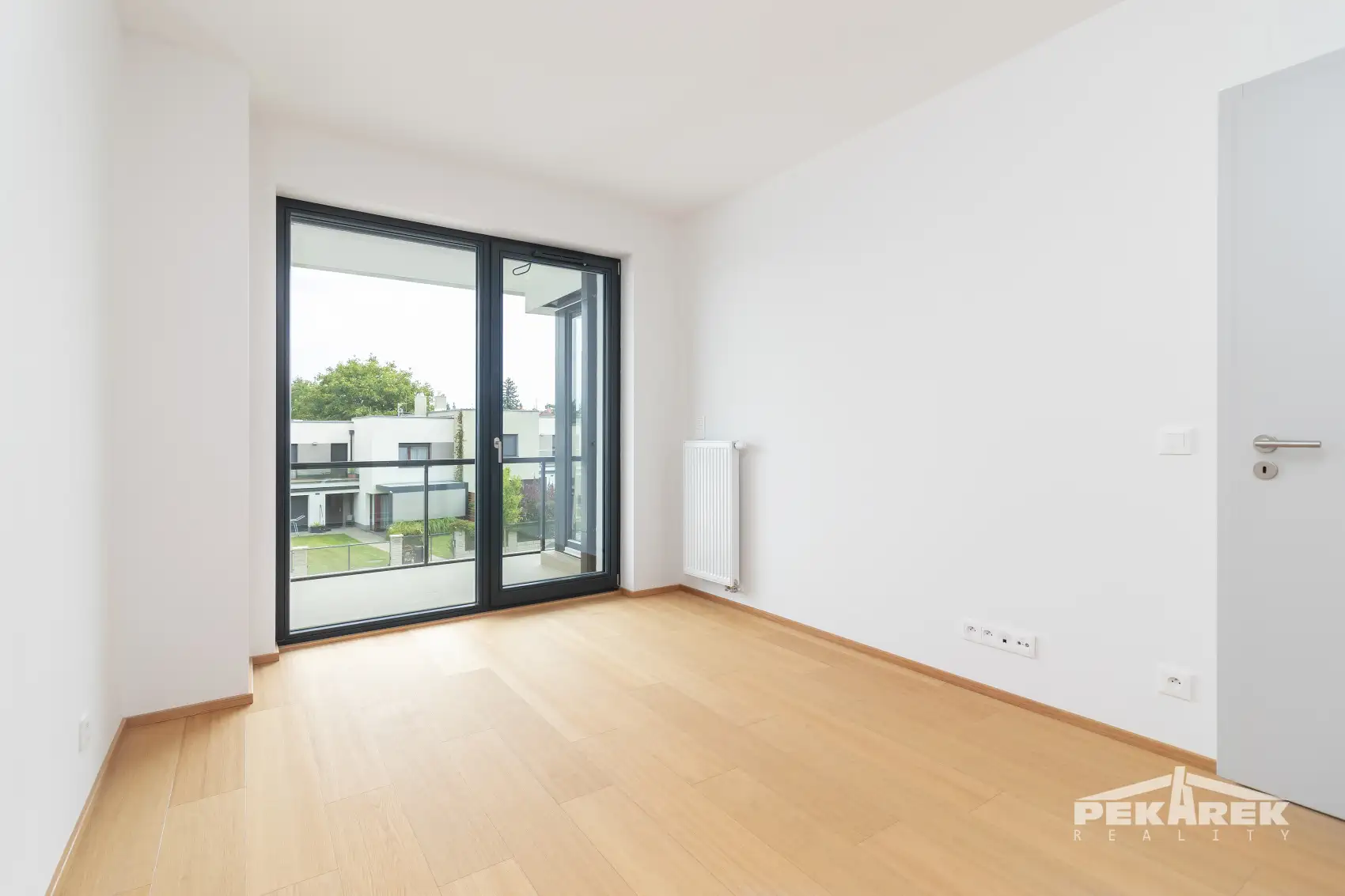 Ložnice se vstupem na balkon